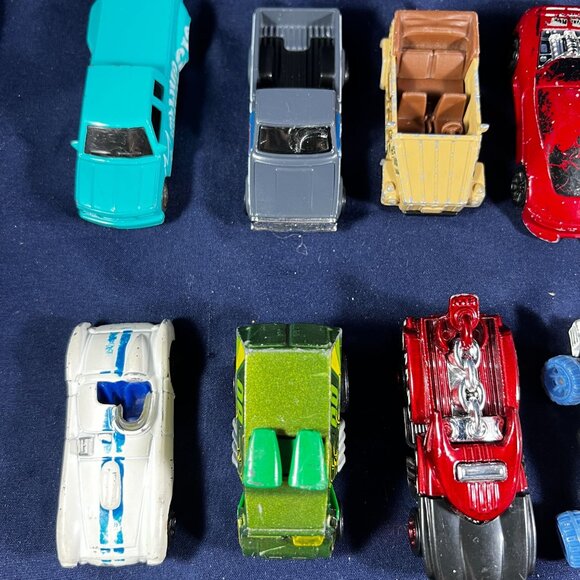 Lot Of 16 Hot Wheels Die-Cast Cars Assorted Models & Colors Collectors Set - Picture 2 of 5